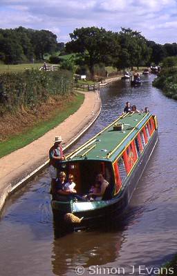 Canalboat approaching Ellesmere on the Shropshire Union Canal
