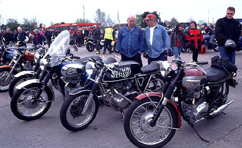 Silver Ducati 900SS